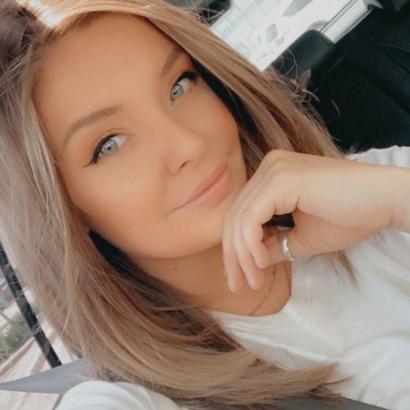 Meet your Posher, Stephanie - Picture 1 of 1